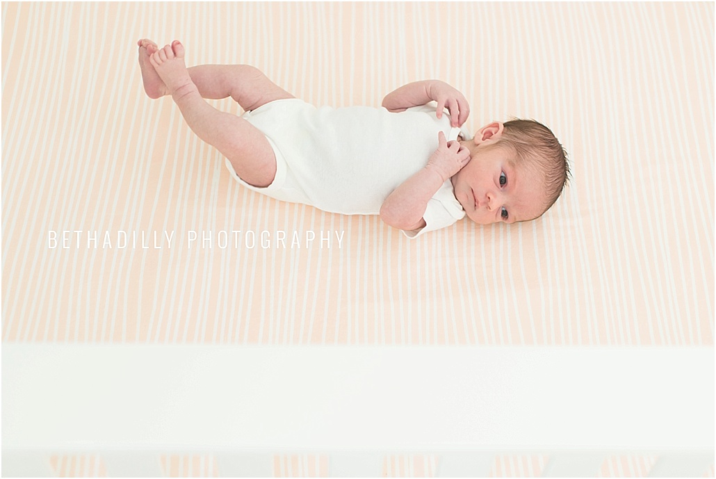 So clever! This will make photographing your newborn way easier. Definitely capture these 5 images - Lifestyle Newborn Photography Tips: 5 Photos To Take Without Moving Baby